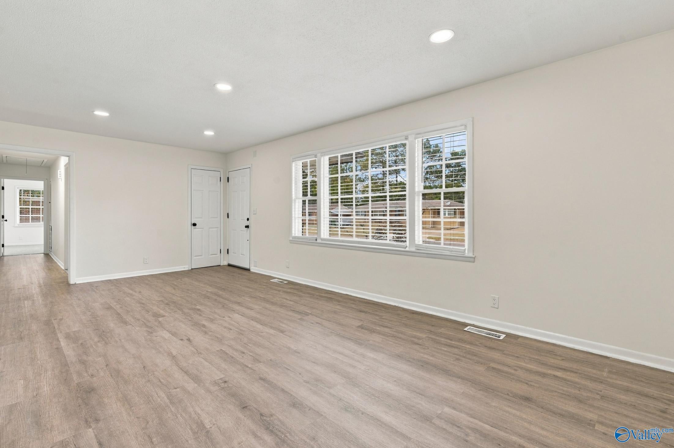 307 Meadowbrook Drive SE
