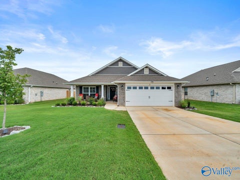 Homes For Sale - 19876 Redhawk Drive<br/> Limestone County, Athens, AL 35611