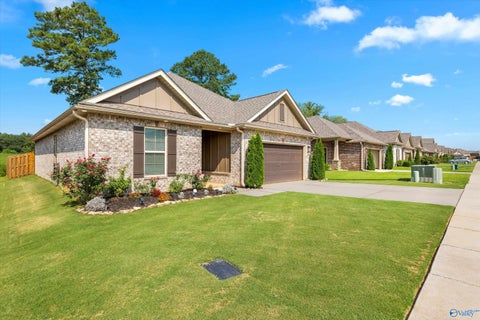 Homes For Sale - 15683 Mizewell Lane<br/> Harvest, AL 35749
