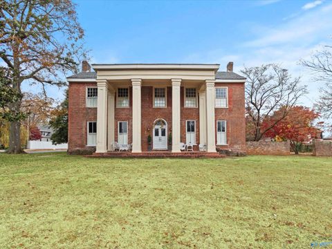 Photo of 401 S Clinton Street, Athens, AL 35611 (MLS # 21905696)