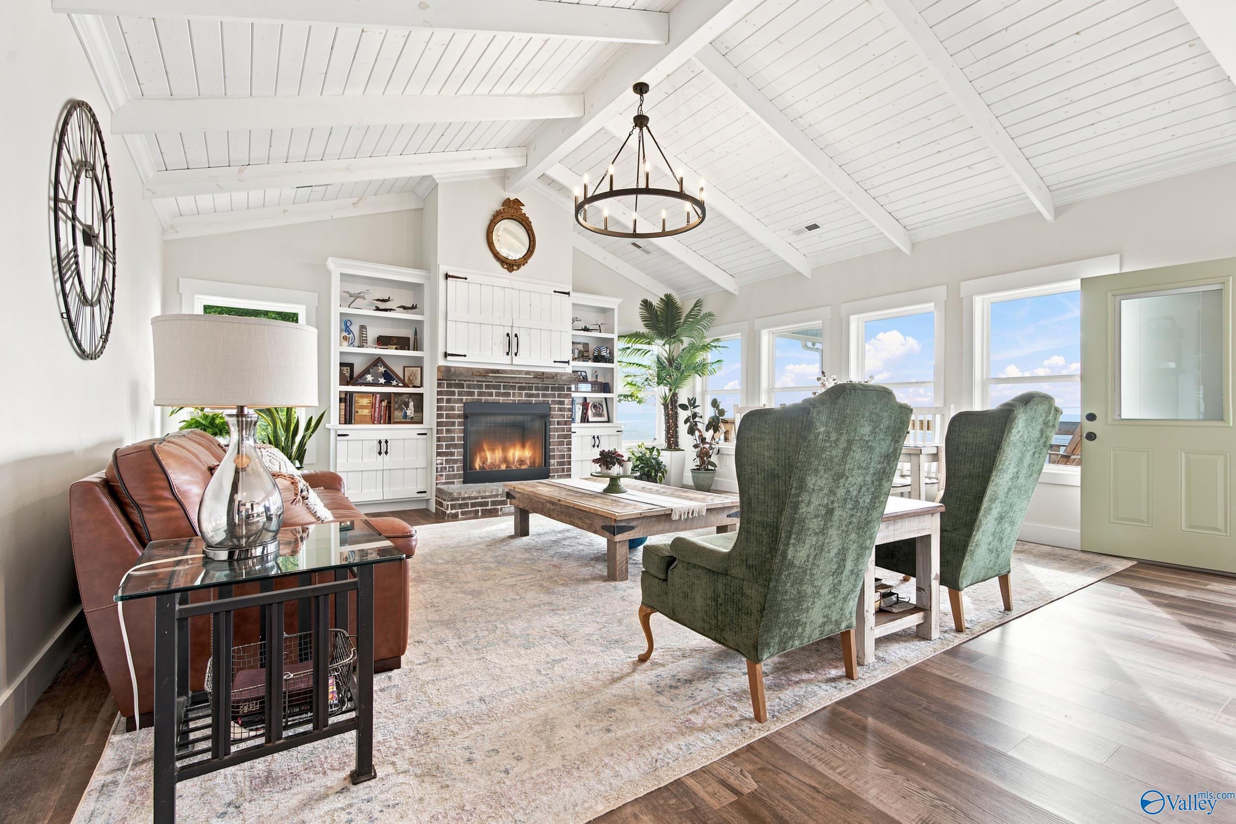 1889 Scenic Drive