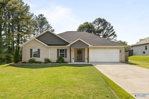 Homes For Sale - 17499 Jones Road<br/> Athens, AL 35613