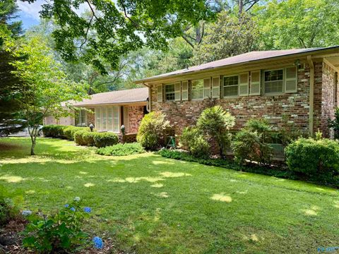 Homes For Sale - 605 Country Club Drive<br/> Gadsden, AL 35901
