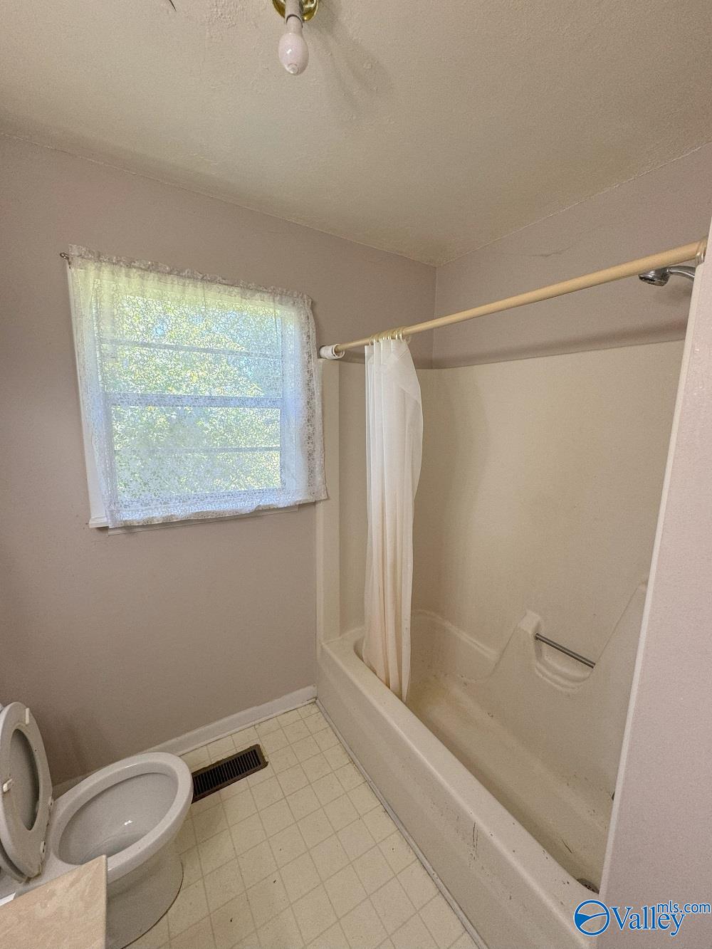 21214 Myrtlewood Drive, Athens, Alabama image 16