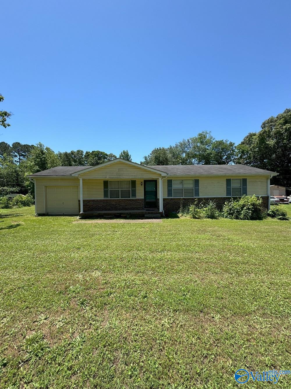 21214 Myrtlewood Drive, Athens, Alabama image 1