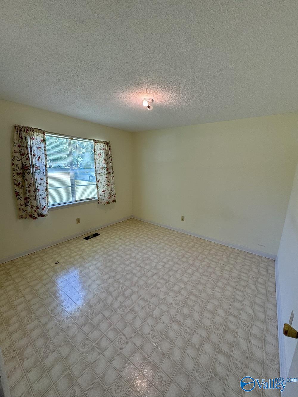 21214 Myrtlewood Drive, Athens, Alabama image 19