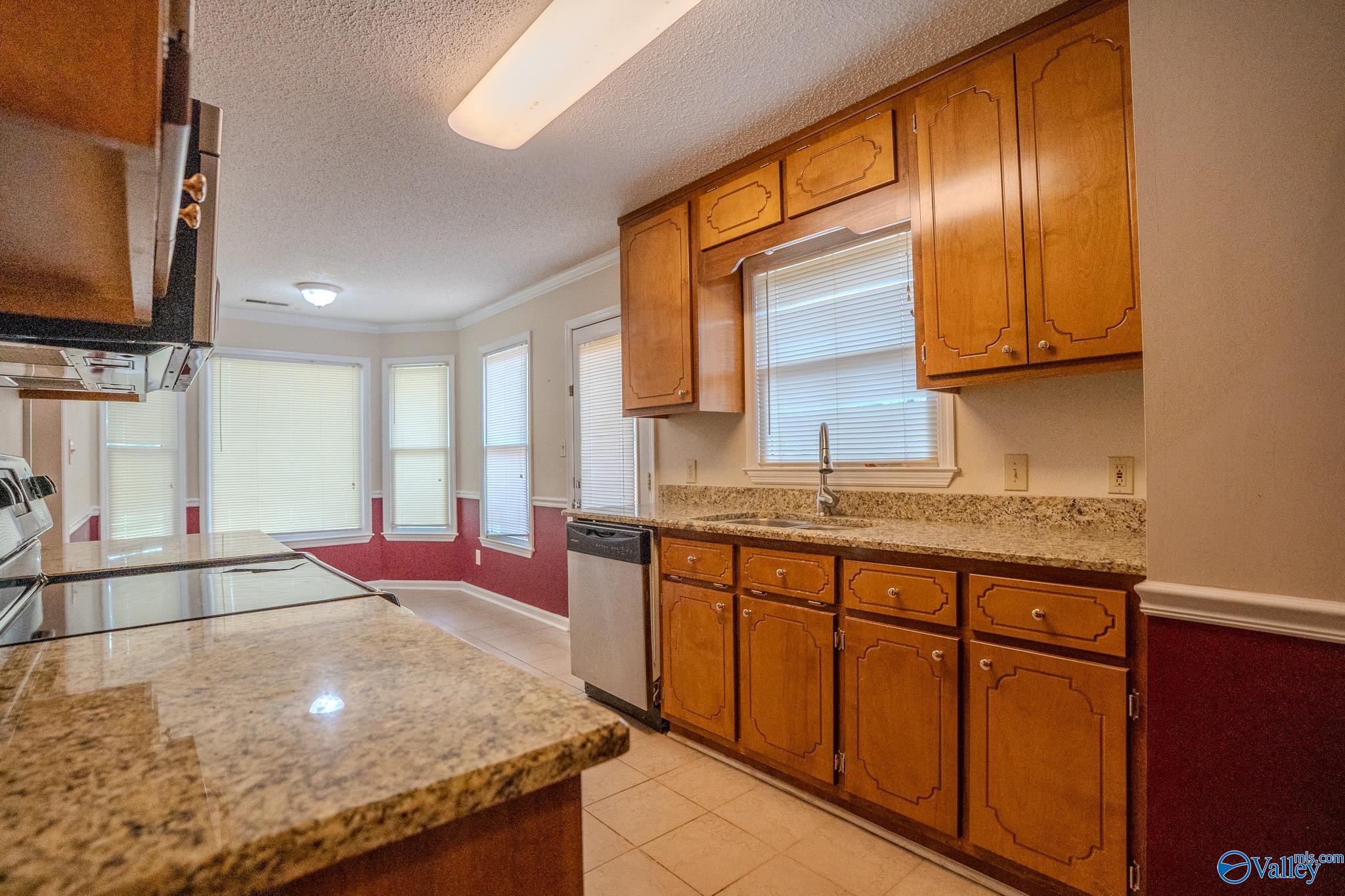 147 Hollington Drive NE