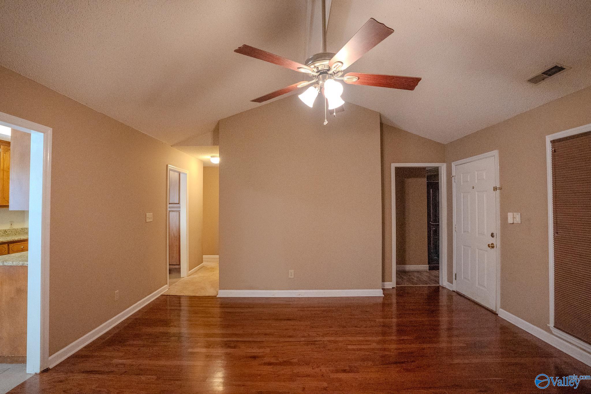 147 Hollington Drive NE