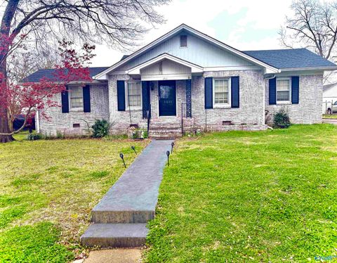 Photo of 1511 SE 10th Avenue, Decatur, AL 35601 (MLS # 21912852)