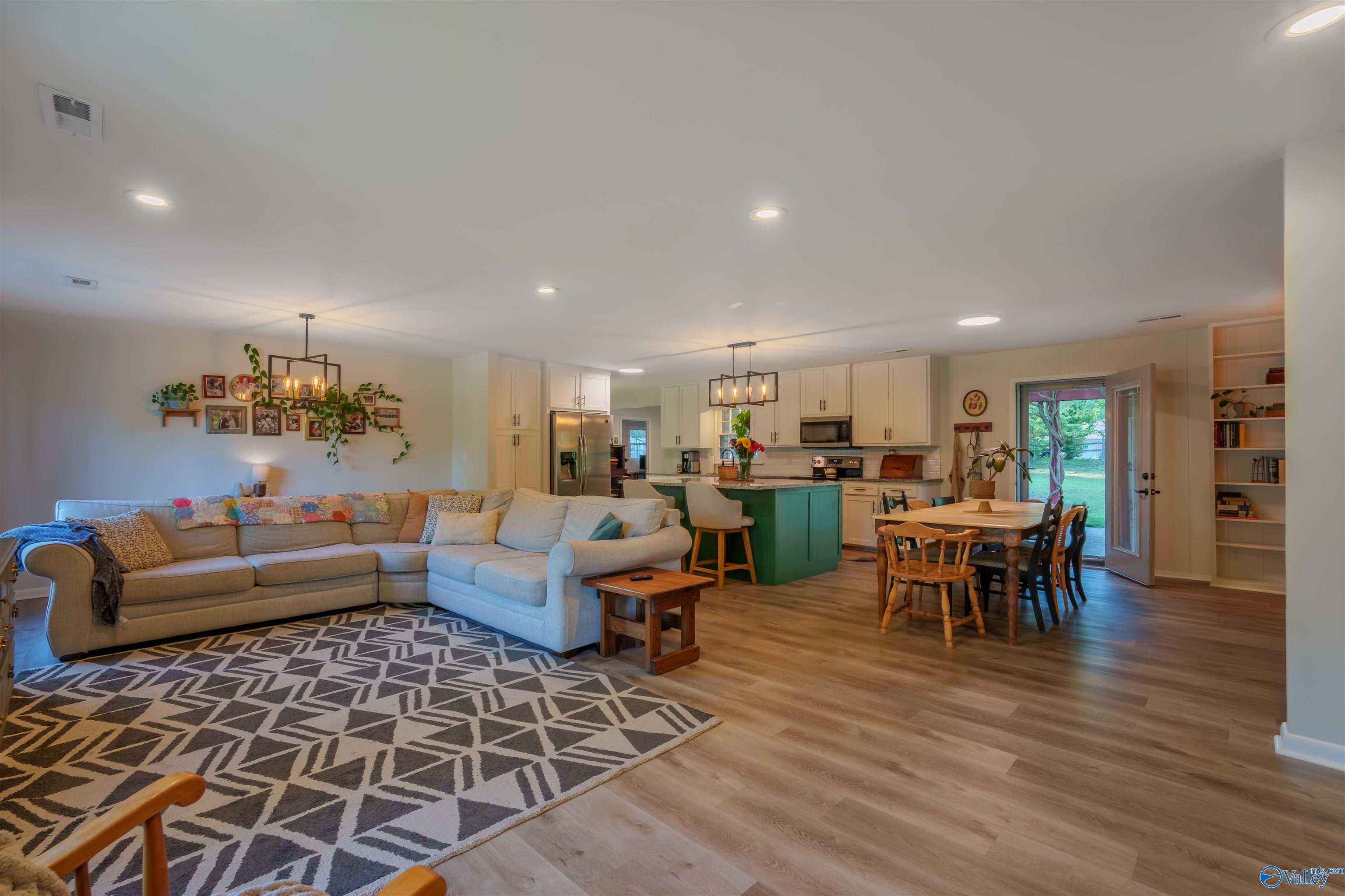 114 Kathy Street, Florence, Alabama image 6