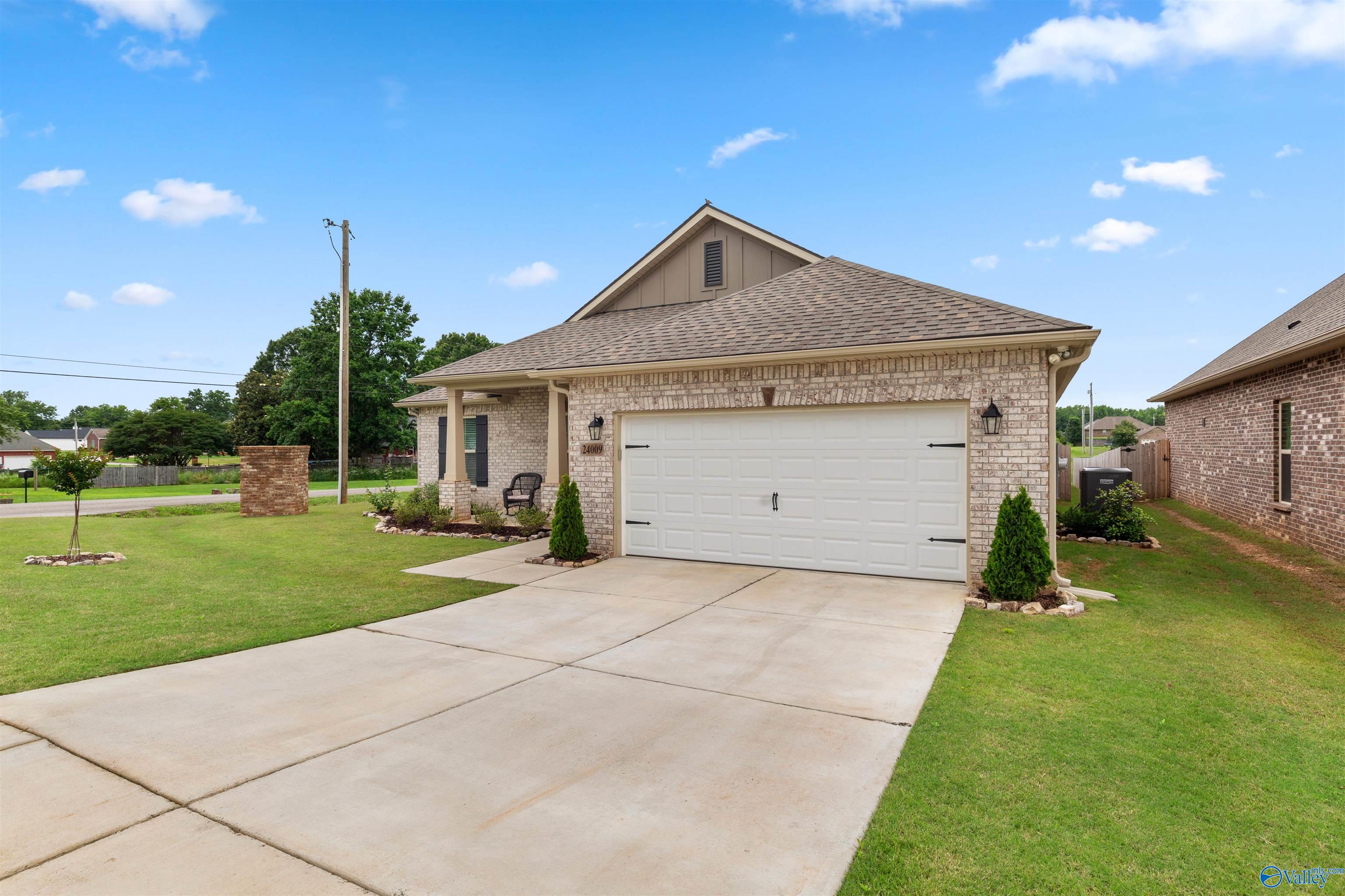 24009 Quints Drive, Athens, Alabama image 3