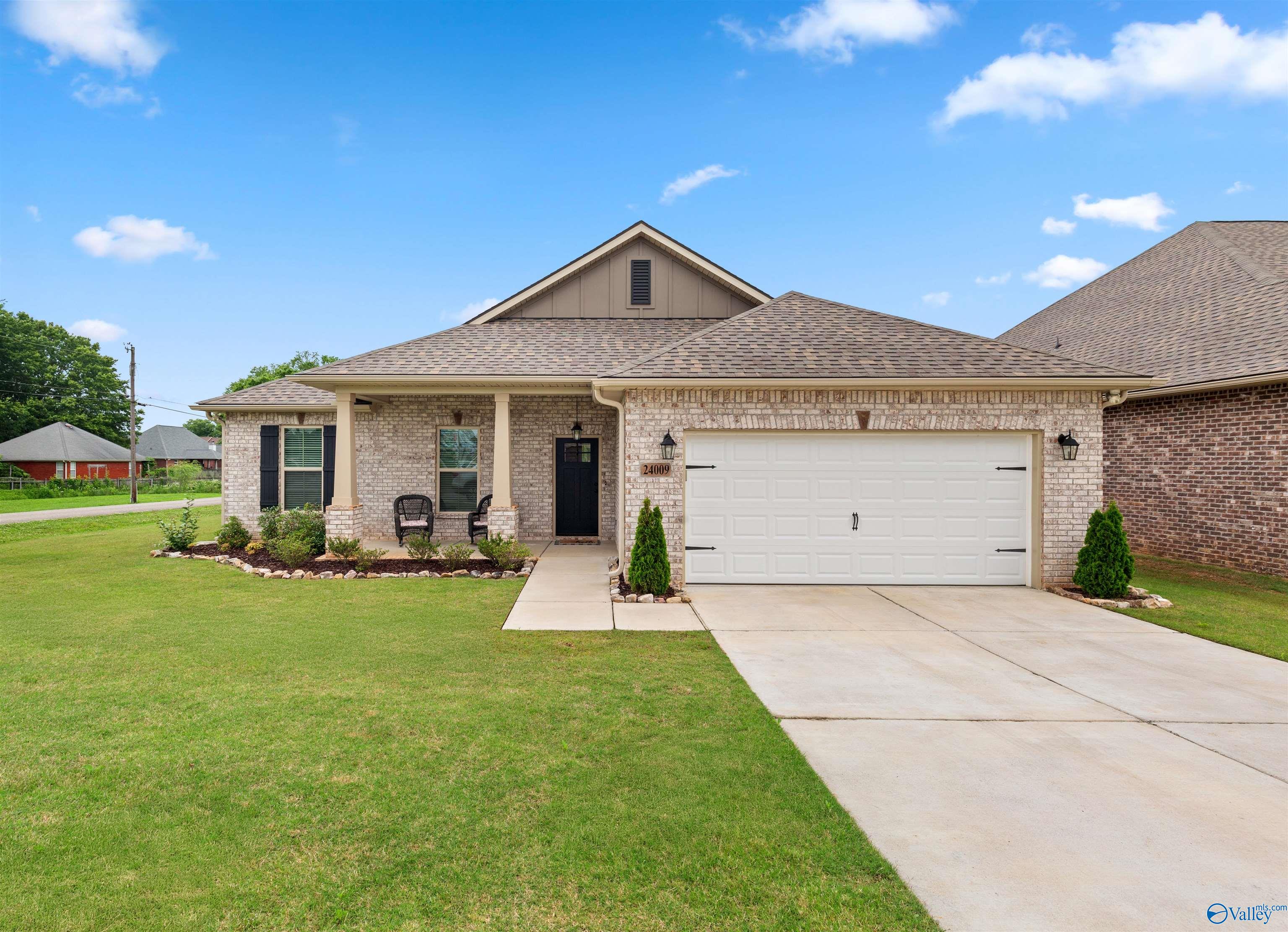 24009 Quints Drive, Athens, Alabama image 1