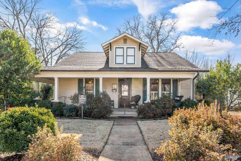 Photo of 1122 Beirne Avenue, Huntsville, AL 35801 (MLS # 21909450)