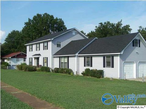 Homes For Sale - 902 Somerville Road<br/> Decatur, AL 35601