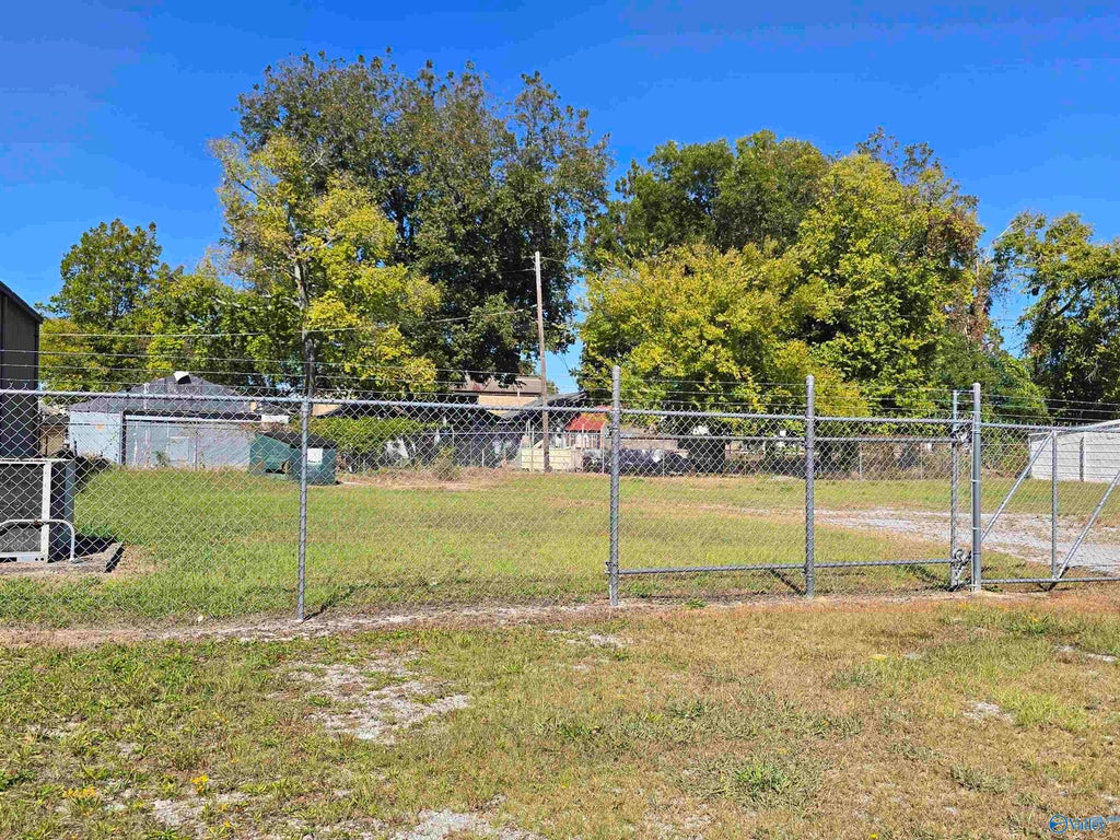 Forrest Square 2609 Forrest Avenue, Gadsden, AL 35904 | MLS 21932444 | Listing ...