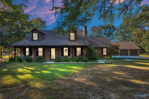 Homes For Sale - 4819 Indian Hills<br/> Decatur, AL 35603