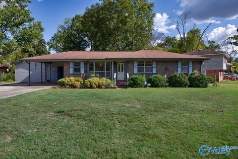 Homes For Sale - 2420 Redmont Road<br/> Huntsville, AL 35810