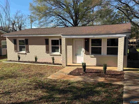 Photo of 511 14th Avenue NW, Decatur, AL 35601 (MLS # 21905659)