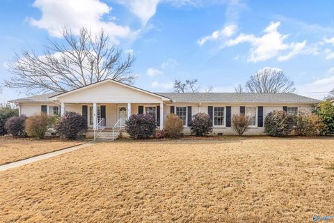 Homes For Sale - 3204 Beverly Drive<br/> Huntsville, AL 35801