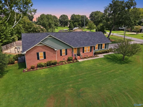 Homes For Sale - 5016 Webb Avenue<br/> Guntersville, AL 35976