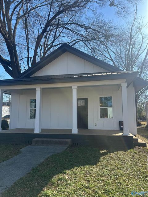 Photo of 1009 Johnston Street SE, Decatur, AL 35601 (MLS # 21909471)