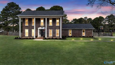 Photo of 4530 Arrowhead SE, Decatur, AL 35603 (MLS # 21909213)