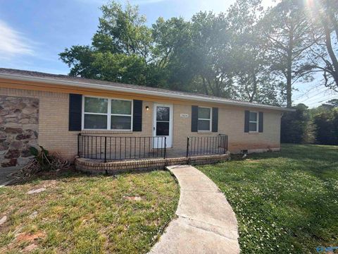 Homes For Sale - 2614 Landsdale Drive<br/> Huntsville, AL 35810