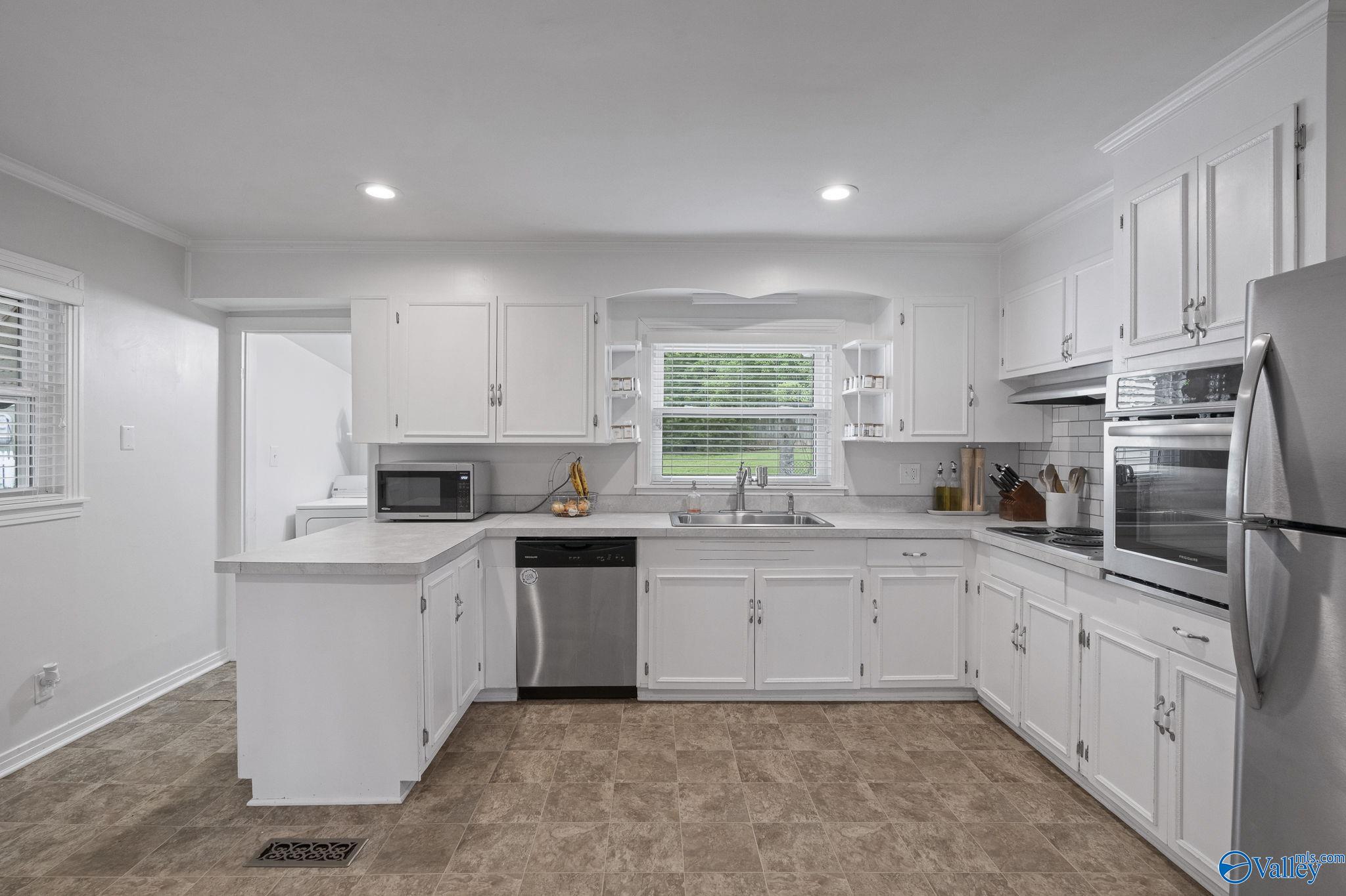 2609 Woodview Drive, Huntsville, Alabama image 7
