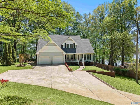 Homes For Sale - 17515 Richter Road<br/> Rogersville, AL 35652