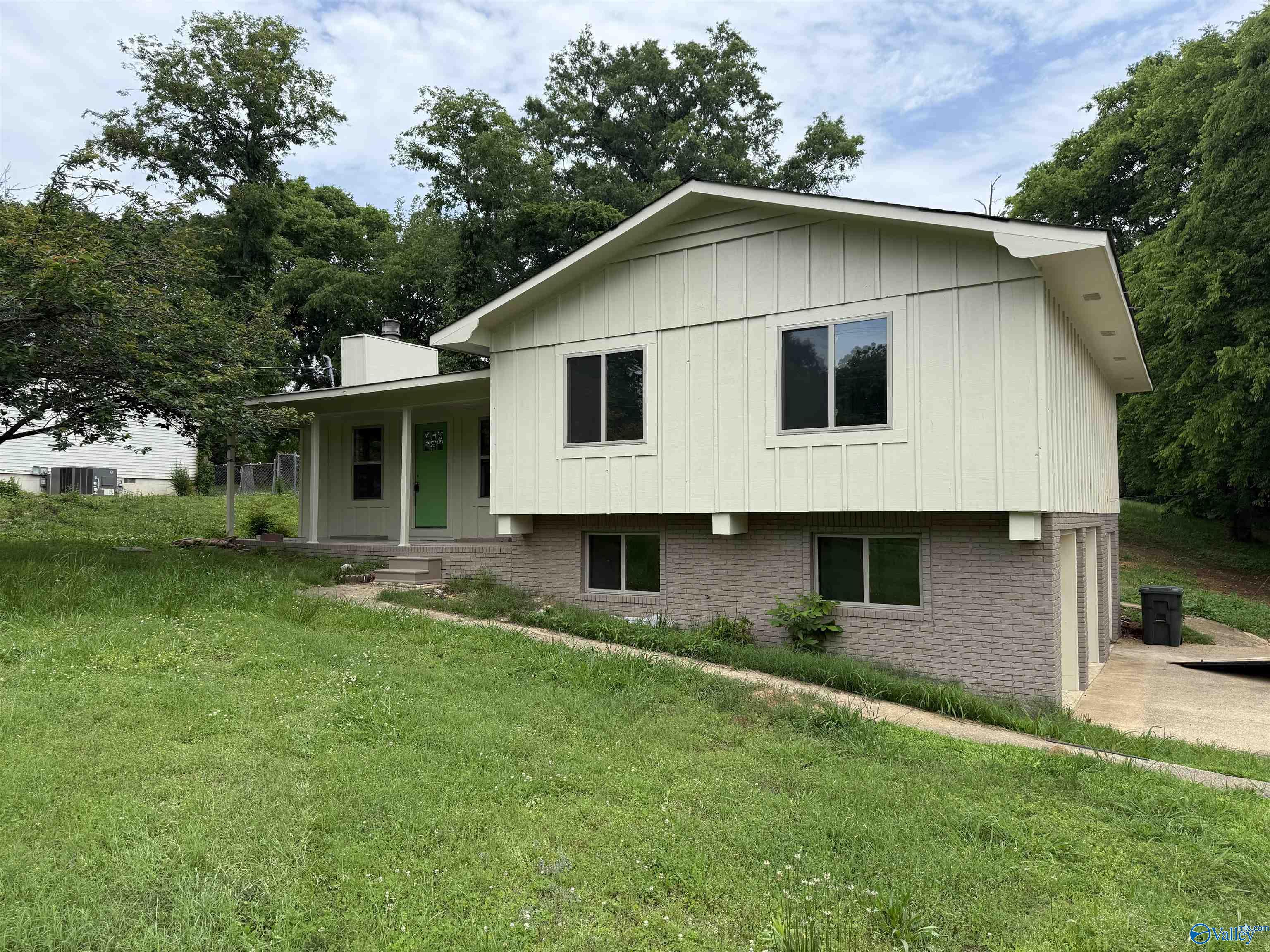1605 Phillips Drive, Scottsboro, Alabama image 1