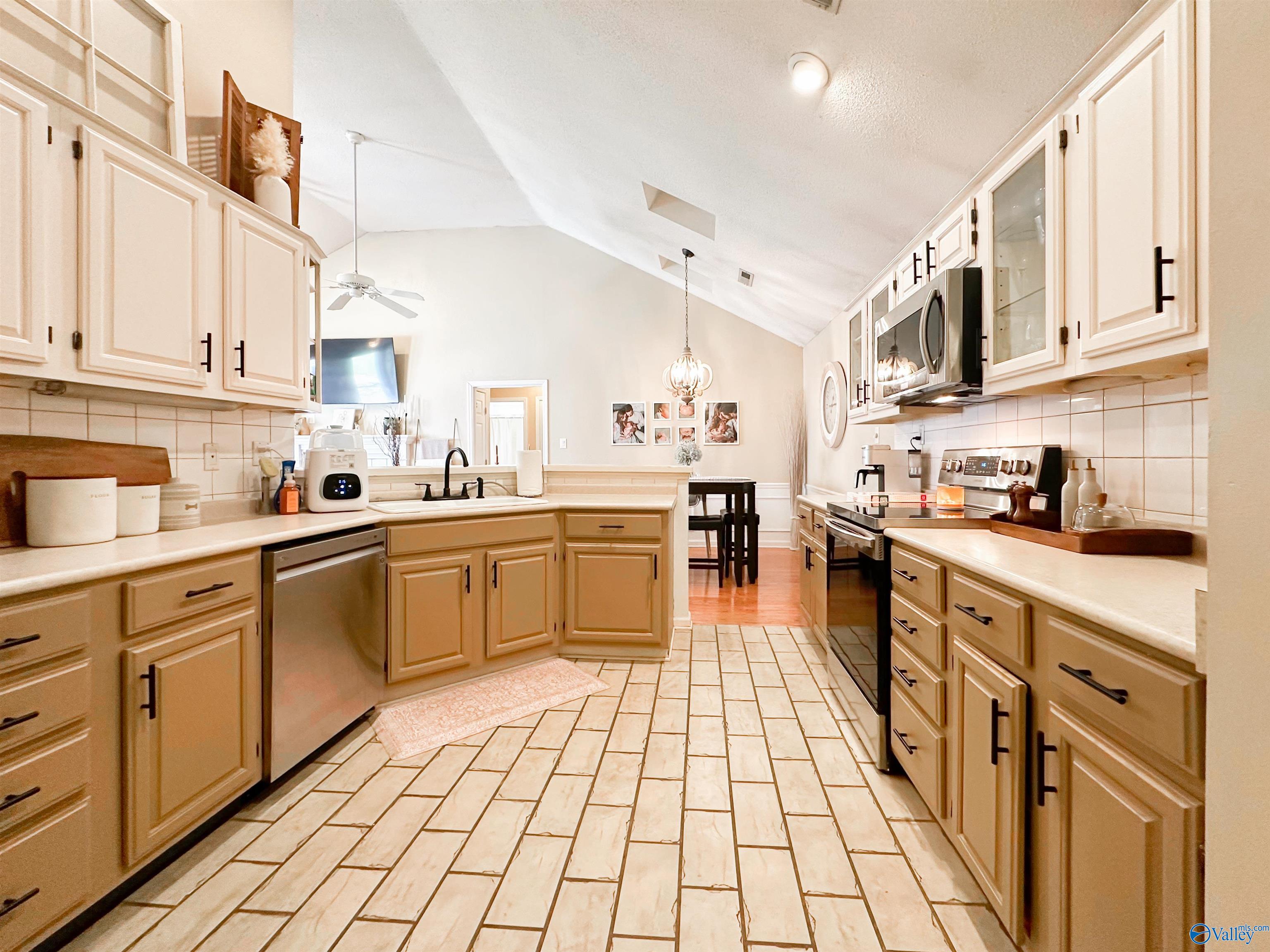 1933 S Brownstone Court, Decatur, Alabama image 13