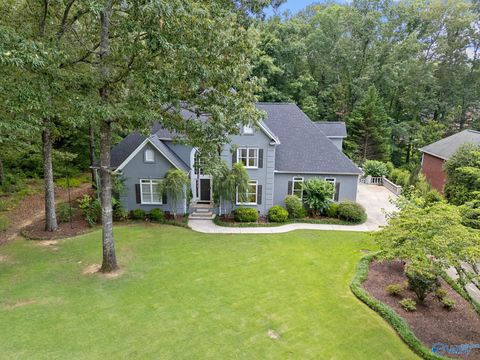 Homes For Sale - 404 Ferncrest Street<br/> Hartselle, AL 35640