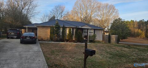 Photo of 657 4th Street NW, Arab, AL 35016 (MLS # 21909712)