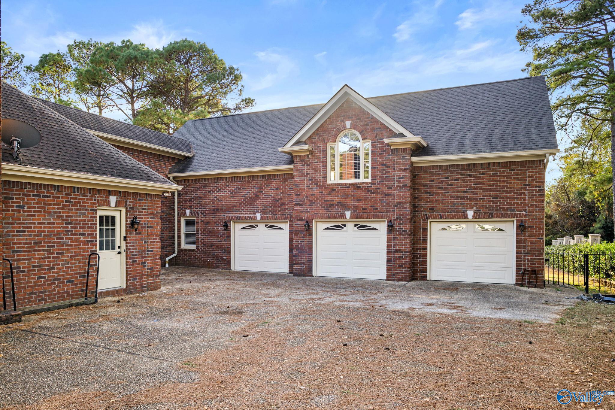 1658 Country Club Drive, Killen, Alabama image 5
