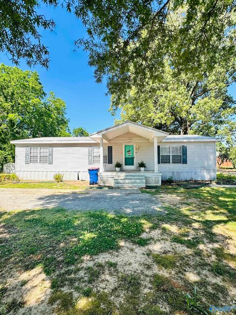 Mobile Home For Sale - 175 Monroe Street<br/> Courtland, AL 35618