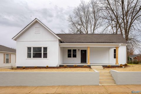 Homes For Sale - 304 W 1st Street<br/> Colbert County, Tuscumbia, AL 35674