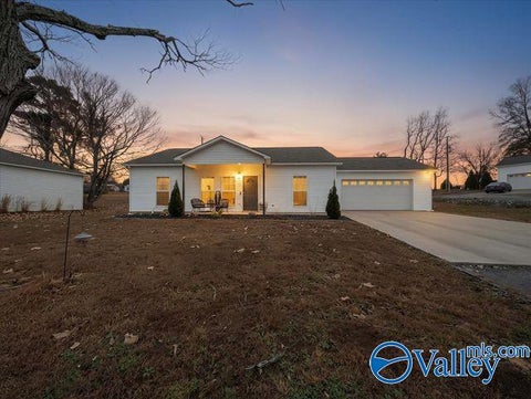 Homes For Sale - 7570 Hustleville Road<br/> Albertville, AL 35951