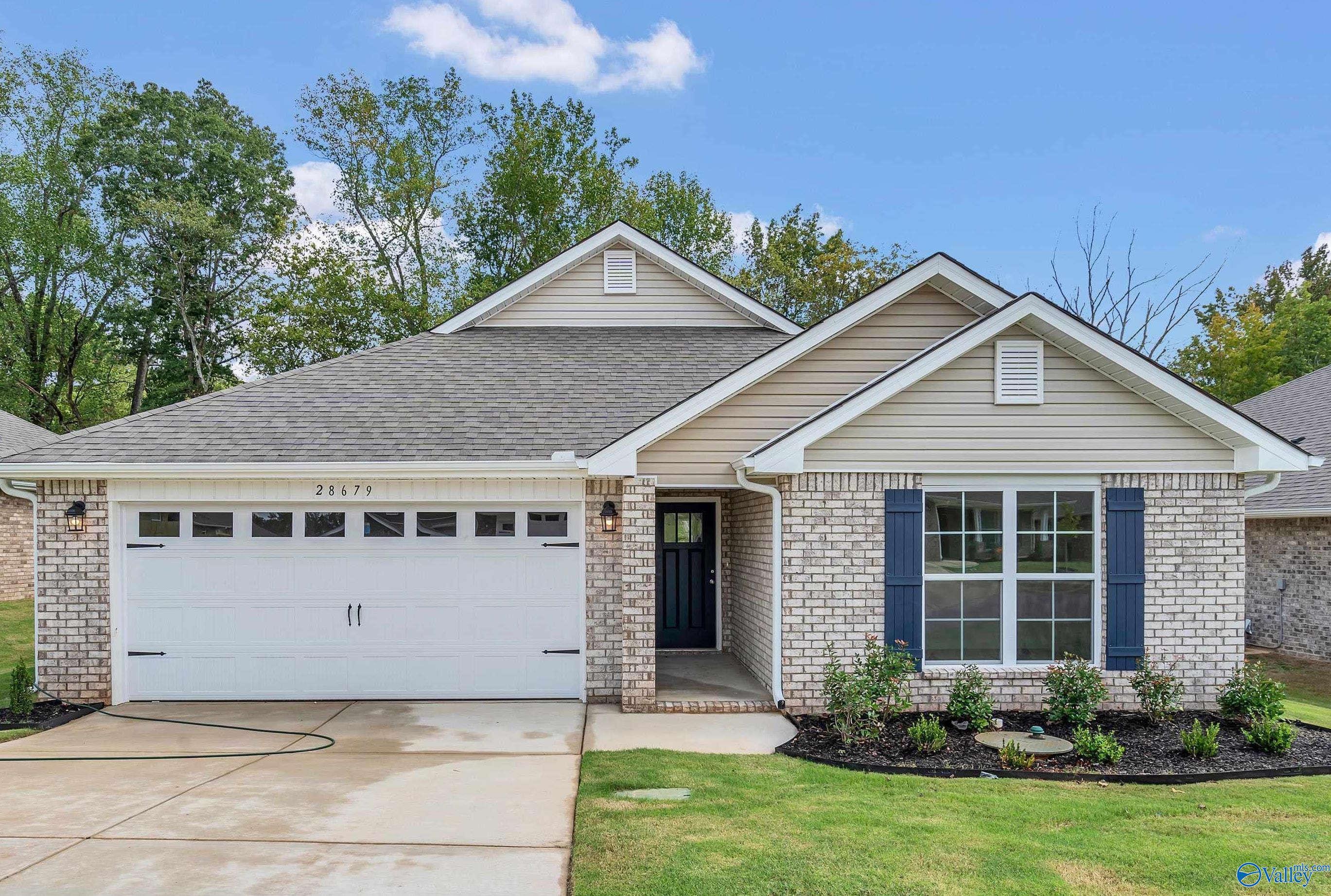 102 Sidney Ruth Drive, New Market, Alabama image 1