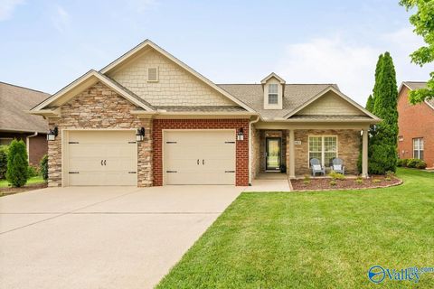Photo of 2413 Habersham Drive, Owens Cross Roads, AL 35763 (MLS # 21919199)