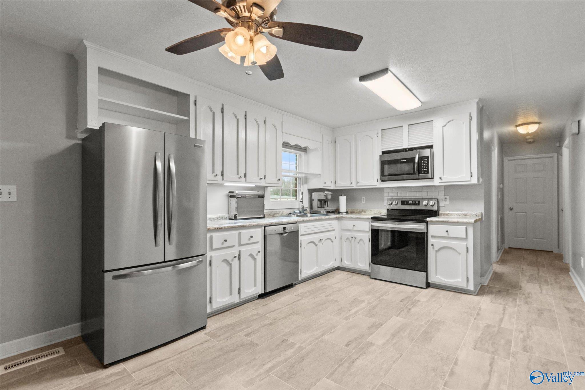 15435 Elk River Mills Road, Athens, Alabama image 1