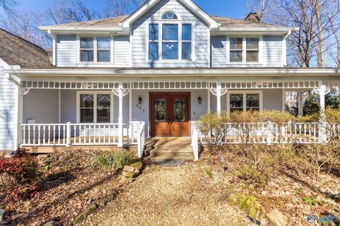 Photo of 407 Viduta Place SE, Huntsville, AL 35801 (MLS # 21909344)