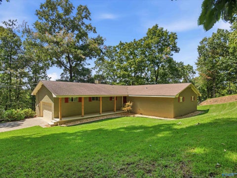 Homes For Sale - 334 Echo Lane<br/> Killen, AL 35645