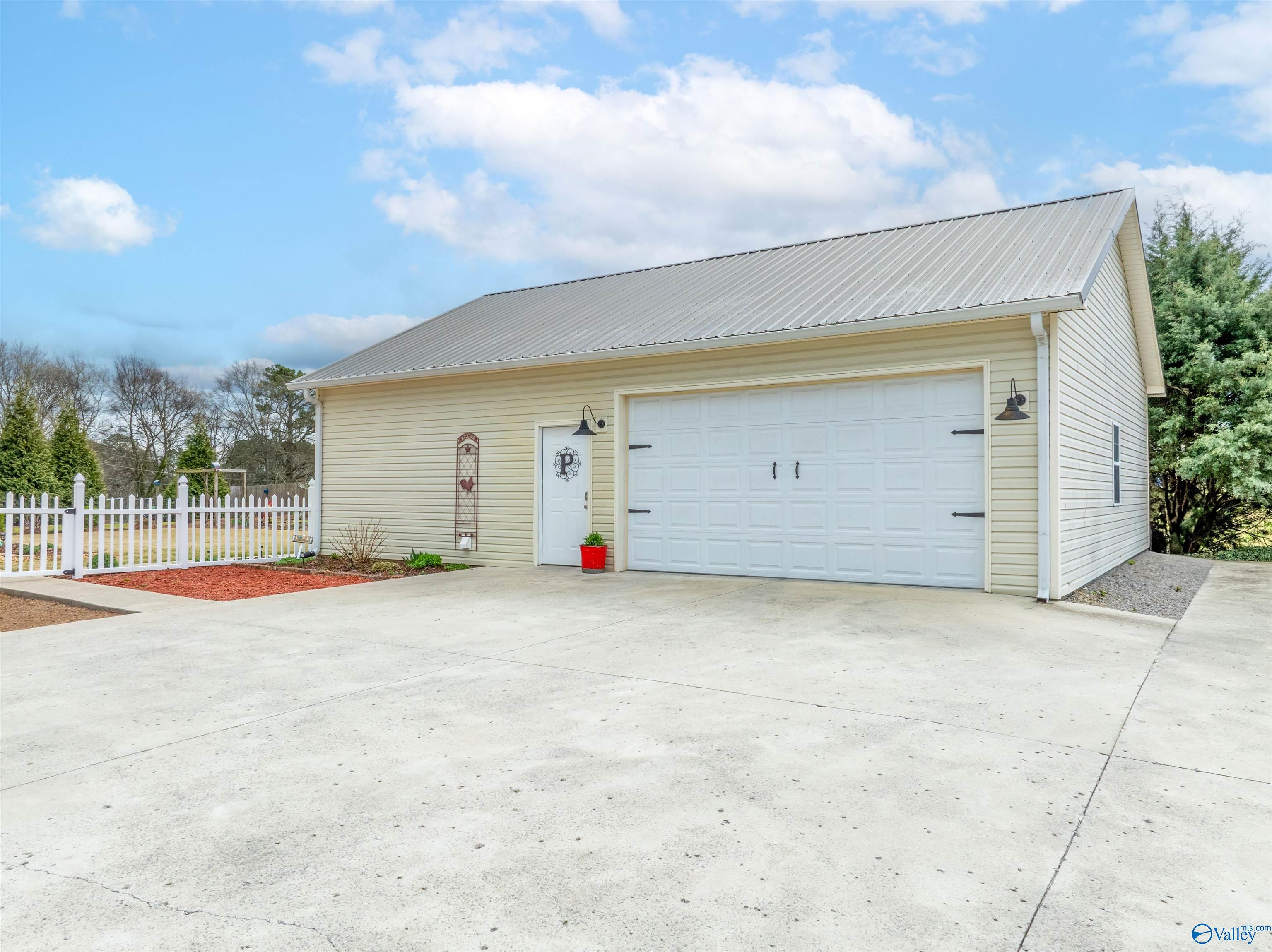 1658 Solitude Avenue, Albertville, Alabama image 4