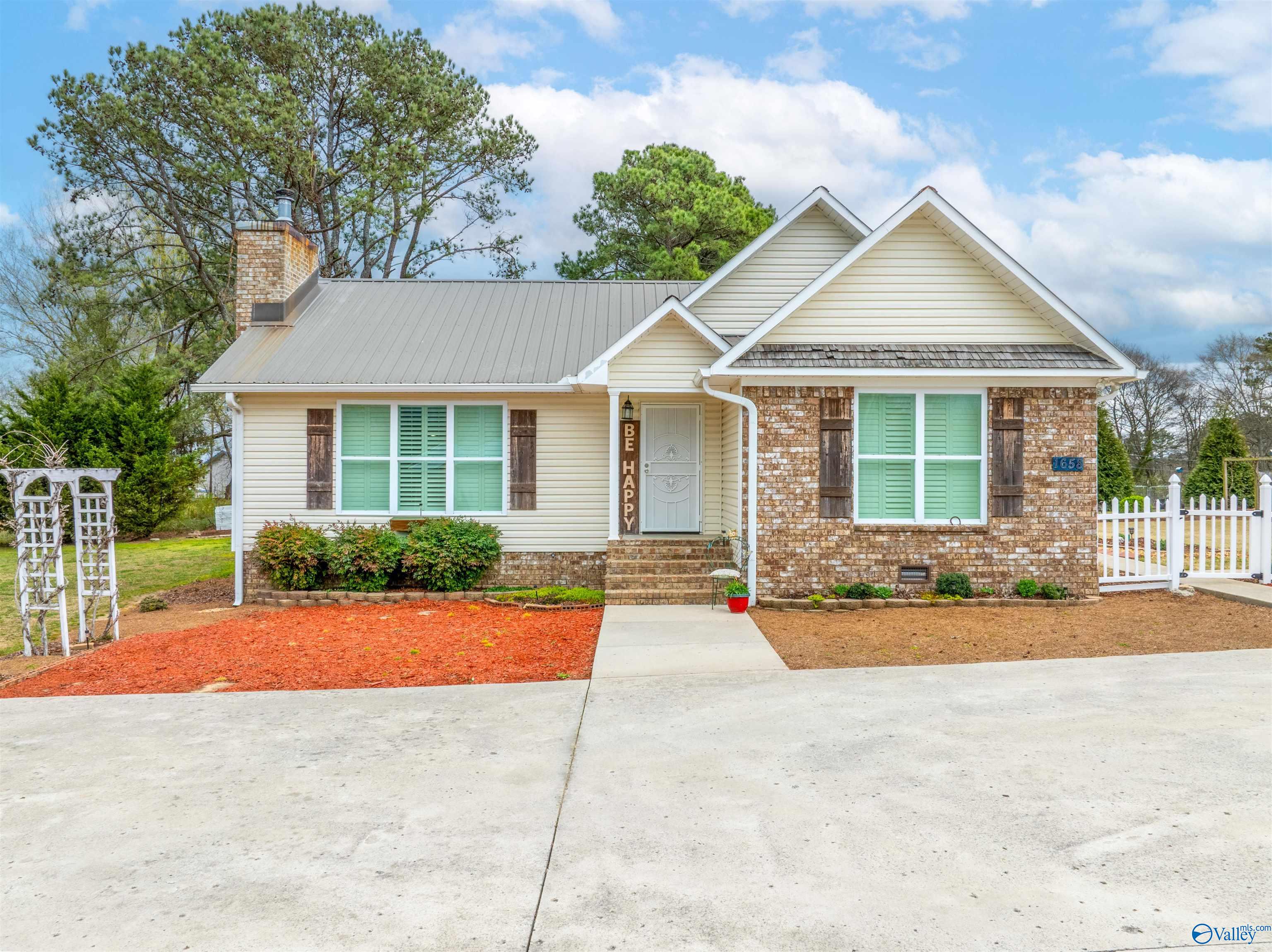 1658 Solitude Avenue, Albertville, Alabama image 3