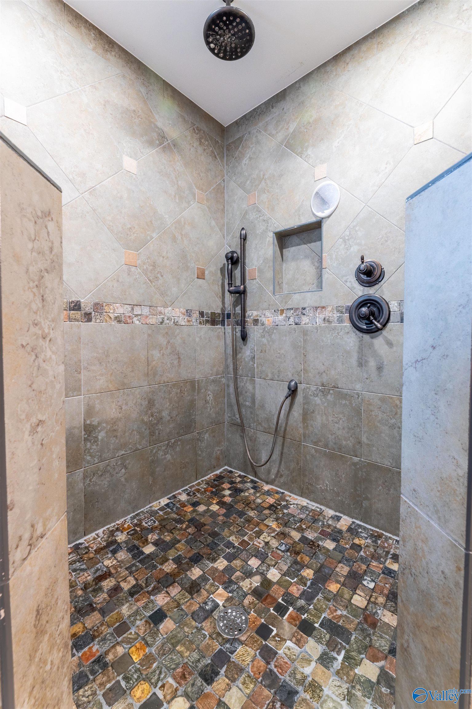 1658 Solitude Avenue, Albertville, Alabama image 33
