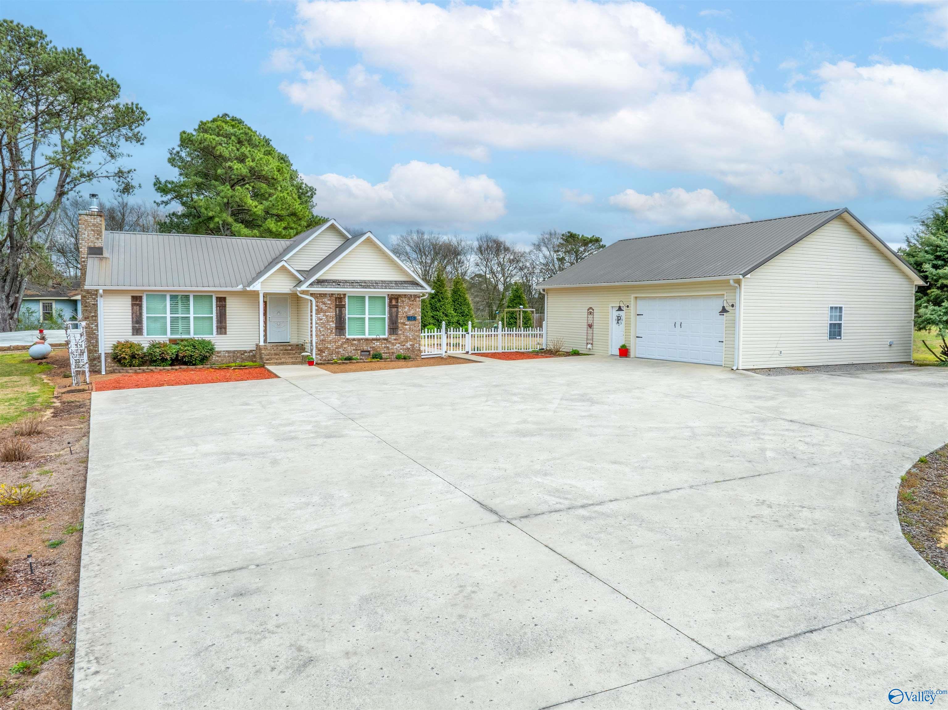1658 Solitude Avenue, Albertville, Alabama image 2