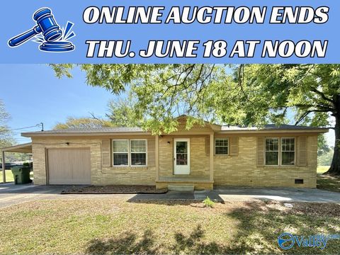 Photo of 4216 Eastland Drive, Huntsville, AL 35810 (MLS # 21919143)