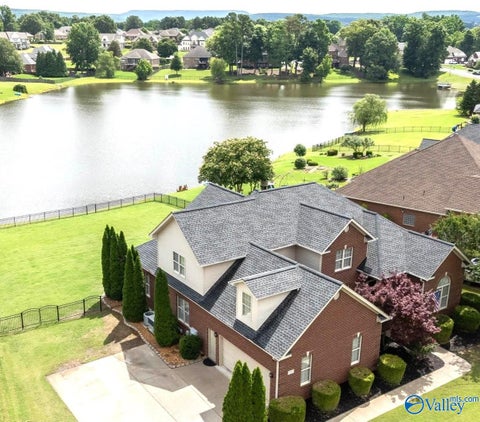 Homes For Sale - 198 River Walk Trail<br/> New Market, AL 35761