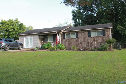 Homes For Sale - 1604 Woodmont Street<br/> Morgan County, Hartselle, AL 35640
