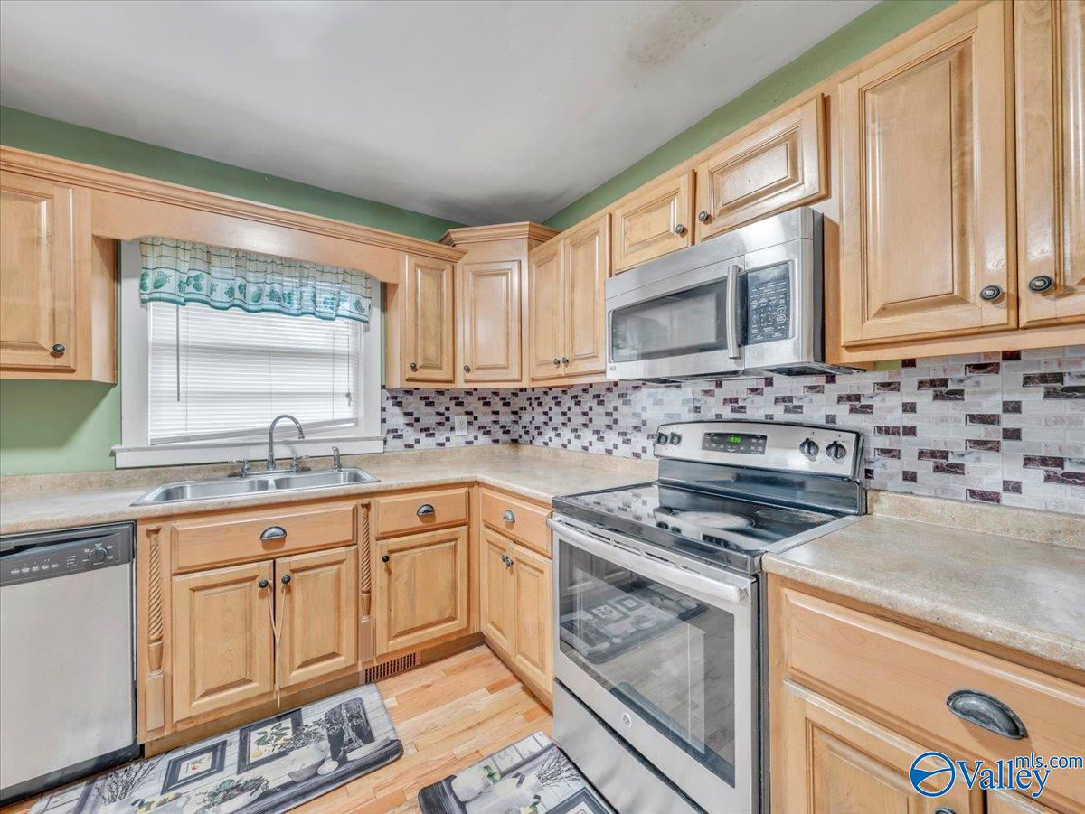 Scottsboro, Alabama 35768, United States, 3 Bedrooms Bedrooms, ,2 BathroomsBathrooms,Residential,Active,183196